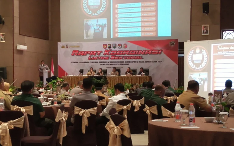 Menjelang tahapan Pilkada 2024, Polres Semarang mengadakan rapat koordinasi lintas sektoral Operasi Mantap Praja di The Wujil Hotel and Conventions, Bergas, Kabupaten Semarang, pada Senin, 19 Agustus 2024. Dalam rapat tersebut, Kapolres Semarang AKBP Ike Yulianto memaparkan pentingnya netralitas Aparatur Sipil Negara (ASN) dan pengawasan terhadap TPS yang dianggap rawan, dengan 4 TPS di Kabupaten Semarang teridentifikasi memiliki akses geografis yang sulit.