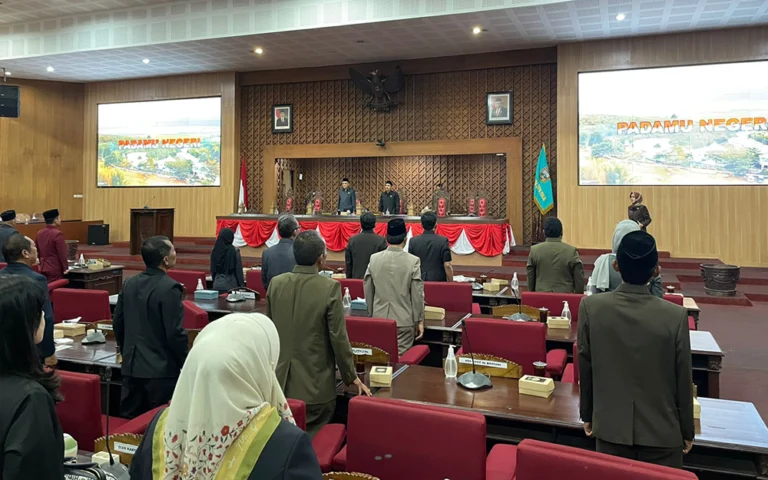 Bondan Marutohening kembali menjabat sebagai Ketua DPRD Kabupaten Semarang untuk periode 2024-2029 bersama dua pimpinan dewan lainnya, Umar Sujadi dari PKB dan Suyadi dari Partai NasDem, sebagaimana diumumkan dalam Rapat Paripurna pada Sabtu, 28 September 2024.