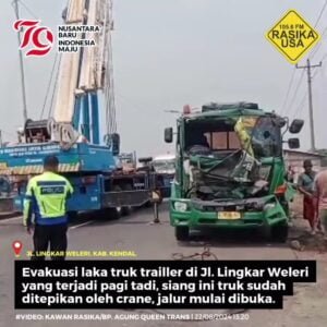 Kecelakaan Adu Banteng Truk di Jl