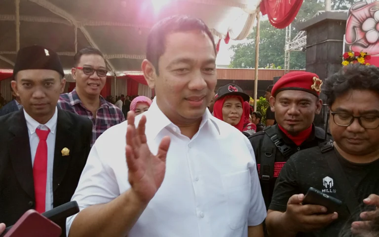 Kepala Lembaga Kebijakan Pengadaan Barang/Jasa (LKPP), Hendrar Prihadi, hingga kini belum mendapatkan persetujuan atas pengunduran dirinya setelah mendaftar sebagai Bakal Calon Wakil Gubernur Jawa Tengah mendampingi Andika Perkasa dalam Pilgub Jateng 2024.