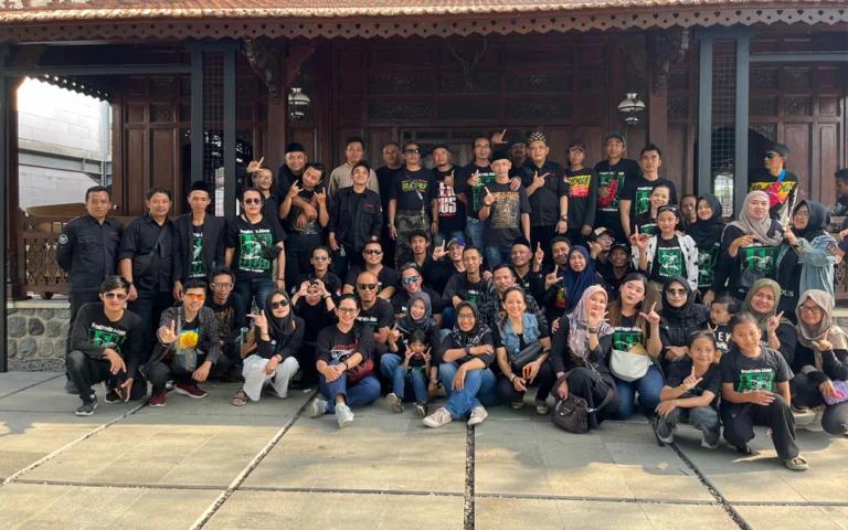Leazous Community Salatiga, komunitas lintas generasi, mengadakan bakti sosial bertajuk “Meruwat Jiwa Menyemai Kasih Sayang” di Pendopo Joglo Pulutan, Salatiga pada Minggu (15/09/24). Acara ini merupakan agenda rutin setiap bulan Ramadhan dan Bulan Maulid yang didedikasikan untuk anak yatim di Salatiga dan sekitarnya.