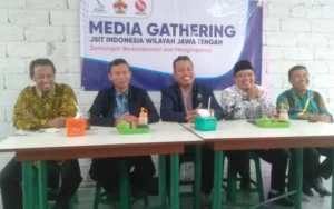 Satuan Komunitas (Sako) Pramuka Sekolah Islam Terpadu (SIT) akan menggelar Kemah Ukhuwah Wilayah (Kemwil) IX untuk pramuka penggalang SD dan SMP se-Jawa Tengah yang tergabung dalam Jaringan Sekolah Islam Terpadu (JSIT) Indonesia. Acara ini akan berlangsung selama empat hari, dari 14 hingga 17 Oktober 2024, di Bumi Perkemahan Spekta Merbabu, Desa Getasan, Kabupaten Semarang, dengan 2.609 peserta terdaftar.