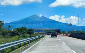 PT Jasamarga Transjawa Tol (JTT) telah menyiapkan layanan transaksi optimal di sepanjang jalan tol Trans Jawa jelang Periode Libur Maulid Nabi Muhammad SAW. Jalan tol sepanjang 676 km ini mencakup beberapa ruas di Jawa Barat, Jawa Tengah, dan Jawa Timur, dengan total 114 gerbang tol dan 716 gardu layanan transaksi.