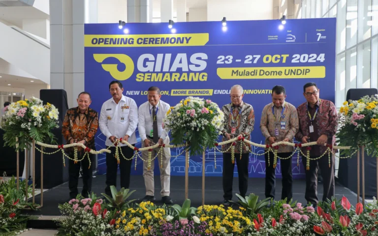 Gaikindo Indonesia International Auto Show (GIIAS) Semarang 2024 resmi dibuka oleh Penjabat (Pj) Gubernur Jawa Tengah, Nana Sudjana, di Muladi Dome, Universitas Diponegoro (Undip) Semarang, pada Rabu, 23 Oktober 2024. Acara ini berlangsung hingga 27 Oktober 2024 dan menampilkan 14 merek kendaraan, termasuk mobil penumpang dan roda dua, serta produk dari industri pendukung.