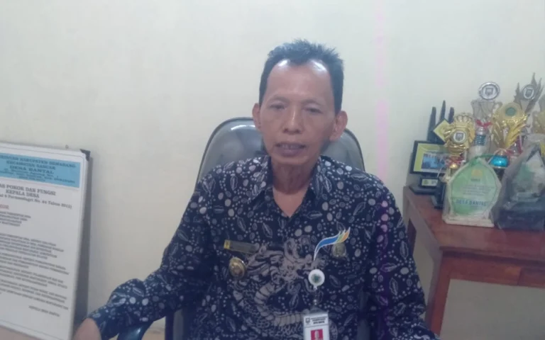 Sebuah foto viral di media sosial menampilkan dua orang mengendarai sepeda motor Yamaha NMax berpelat merah H 6280 XV, dengan pembonceng mengenakan kaos bertuliskan "Ahmad Luthfi-Taj Yasin," pasangan calon gubernur Jawa Tengah. Foto ini diunggah di grup Facebook Jaringan Salatiga Liberal (JSL) pada 29 September 2024 dan menimbulkan sorotan publik.