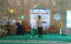 Kapolres Salatiga, AKBP Aryuni Novitasari, menghadiri Talk Show bertajuk "Kreatif Tanpa Kreak-Ekspresi Secara Positif" di SMP Islam Al-Azhar 18 Salatiga, Selasa (8/10/2024), untuk memberikan edukasi kepada ratusan siswa tentang bahaya fenomena "Kreak" yang marak di Jawa Tengah.