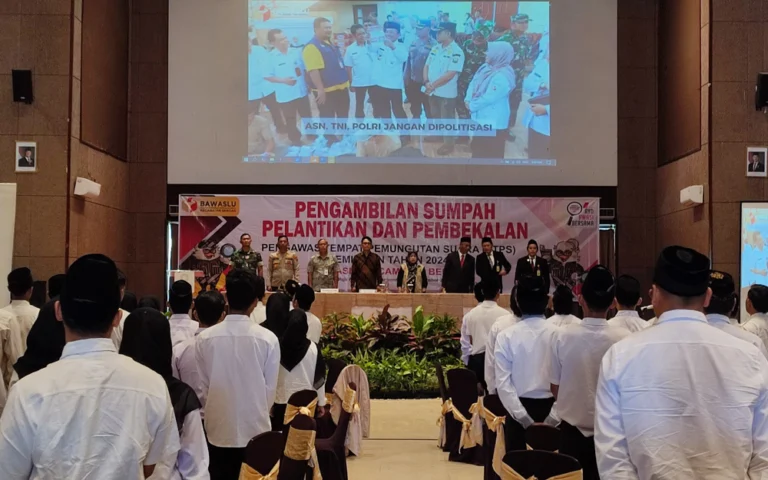 Sebanyak 1.984 pengawas Tempat Pemungutan Suara (TPS) di Kabupaten Semarang resmi dilantik oleh Panitia Pengawas Pemilu (Panwaslu) di 19 kecamatan pada Minggu dan Senin, 3-4 November 2024.