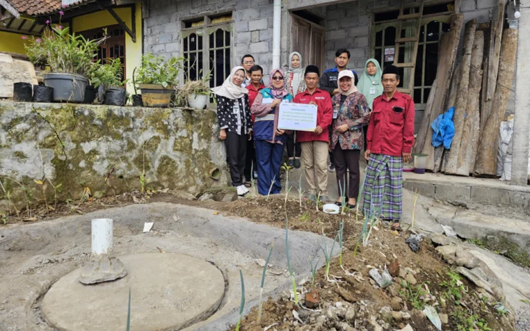 Perum Jasa Tirta (PJT) I memberikan satu unit Instalasi Pemanenan Air Hujan (IPAH) dan 10 sumur resapan kepada warga Desa Candi, Kecamatan Bandungan, Kabupaten Semarang, Selasa (26/11/2024), sebagai langkah mitigasi lingkungan untuk mengantisipasi potensi krisis air.