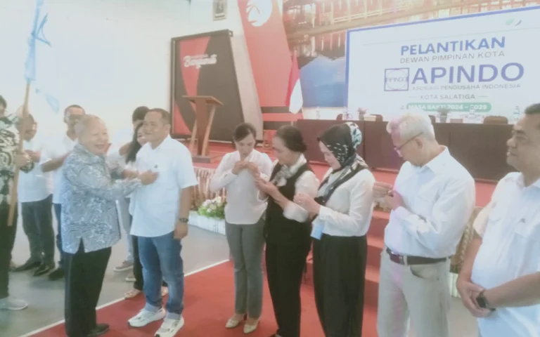 Dewan Pimpinan Kota (DPK) Asosiasi Pengusaha Indonesia (APINDO) Kota Salatiga melantik kepengurusan baru dengan Ari Munanto dari PT SCI Salatiga sebagai Ketua periode 2024-2029 di Resto Kampoeng Banyumili, Gedangan, Kecamatan Tuntang, Kabupaten Semarang, pada Rabu (20/11/2024).