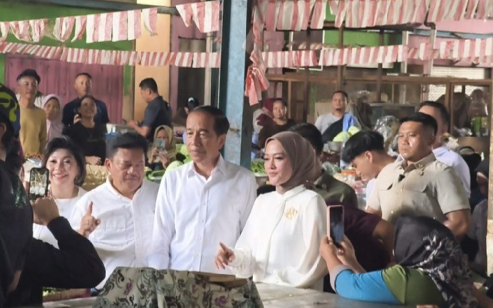 Supporting Robby-Nina, Jokowi Visits Blauran Market, Salatiga