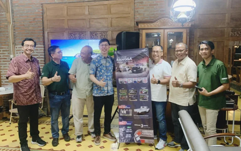 Pada hari pertama dari dua hari yang direncanakan dalam "Nasmoco Journalist Test Drive" yang berlangsung pada Kamis-Jumat (7-8/11), jurnalis menguji performa All New Hilux Rangga dan New Fortuner dari Toyota dengan rute Semarang – Magelang – Yogyakarta.