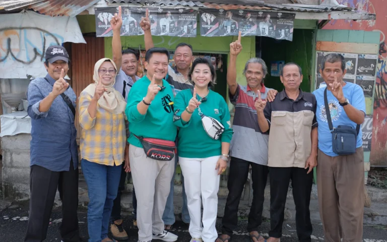 Dr. Robby Hernawan, calon Wali Kota Salatiga nomor urut 1, bertemu dengan puluhan sopir angkutan kota di Terminal Tamansari, Salatiga, pada Rabu, 6 November 2024, yang menjadi momen penting bagi para sopir untuk menyuarakan aspirasi mereka.