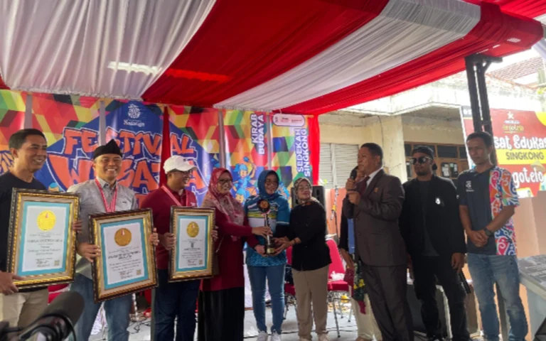 Leprid mencatatkan rekor pembuatan gemblong singkong terbanyak, yaitu 2.024 gemblong, pada Sabtu, 7 Desember 2024, di Kampung Singkong Salatiga. Kegiatan ini diprakarsai oleh Dinas Pariwisata dan Kebudayaan Kota Salatiga dan menjadi rekor Leprid ke-895. Rekor ini bertujuan untuk mempromosikan kuliner olahan singkong sebagai makanan alternatif yang kini diminati berbagai kalangan.