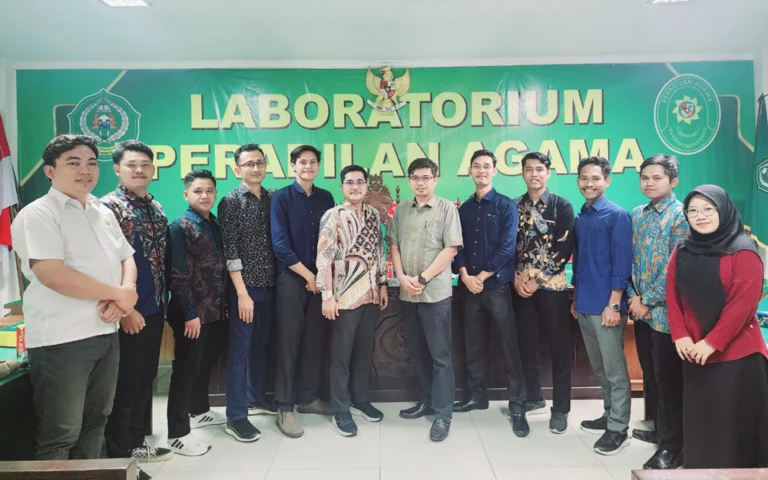 Pusat Bantuan Hukum (PUSBAKUM) UIN Salatiga dan Pusat Konsultasi dan Bantuan Hukum (PKBH) UIN Siber Syekh Nurjati Cirebon mengadakan pertemuan penting di Cirebon pada Jumat, 29 November 2024, untuk memperkokoh kerja sama dalam pengembangan program bantuan hukum inovatif yang berfokus pada pemberdayaan masyarakat.