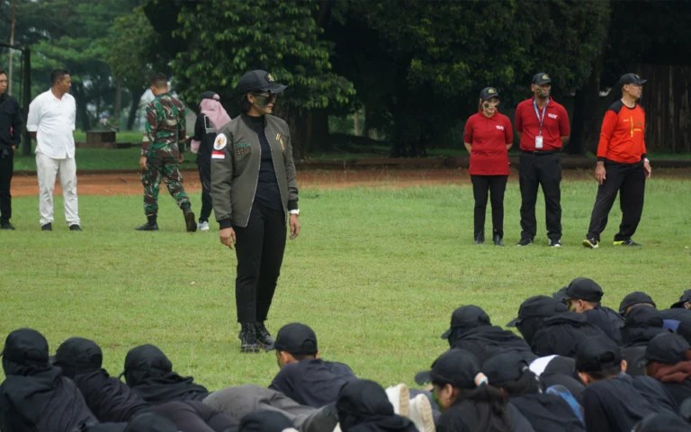 Universitas Kristen Satya Wacana (UKSW) melalui Fakultas Keguruan dan Ilmu Pendidikan (FKIP) menyelenggarakan Seminar Kebhinekaan dan Bela Negara bertajuk “Menjadi Generasi Muda yang Mampu Bersinergi dalam Menjaga Kebhinekaan dan Bela Negara” pada Senin (16/12/2024) di Lapangan Kurusetra Yonif 411/Pandawa Kostrad.