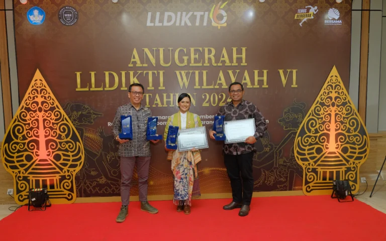 Universitas Kristen Satya Wacana (UKSW) meraih enam penghargaan bergengsi dalam ajang Anugerah Lembaga Layanan Pendidikan Tinggi (LLDIKTI) VI Tahun 2024 yang digelar di Semarang pada Kamis (12/10/2024).
