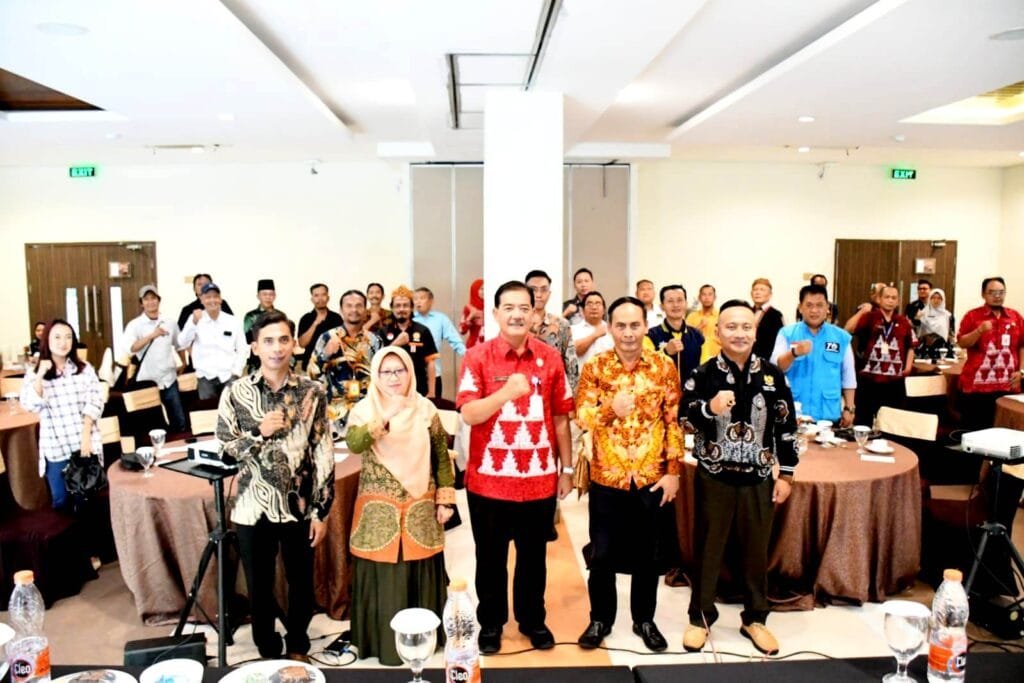 Badan Pengawas Pemilihan Umum (Bawaslu) Kabupaten Semarang menggelar rapat koordinasi (Rakor) bersama stakeholder di The Wujil Resort and Convention, Kabupaten Semarang, pada Kamis (16/1/2025), untuk mengevaluasi pemilihan serentak 2024. Kegiatan ini dihadiri oleh Wakil Bupati Semarang M. Basari, Kepala Sekretariat Bawaslu Provinsi Jateng, Sekda Semarang, Ketua KPU Semarang, Forkompinda Semarang, Ketua Partai Politik, media, dan pemantau pemilu.