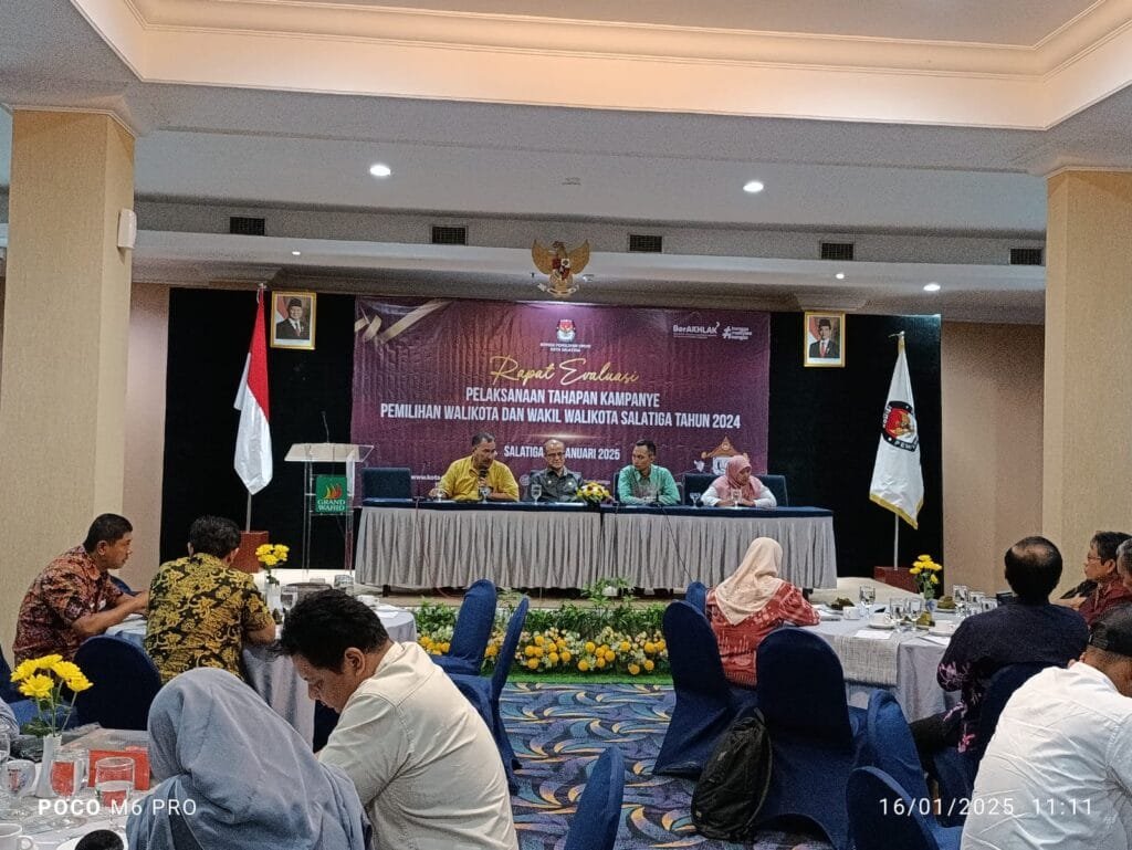 Komisi Pemilihan Umum (KPU) Kota Salatiga menggelar rapat evaluasi tahapan Pemilihan Wali Kota dan Wakil Wali Kota Salatiga 2024, yang berlangsung di Hotel Grand Wahid Salatiga pada Kamis (16/1/2025) sore.