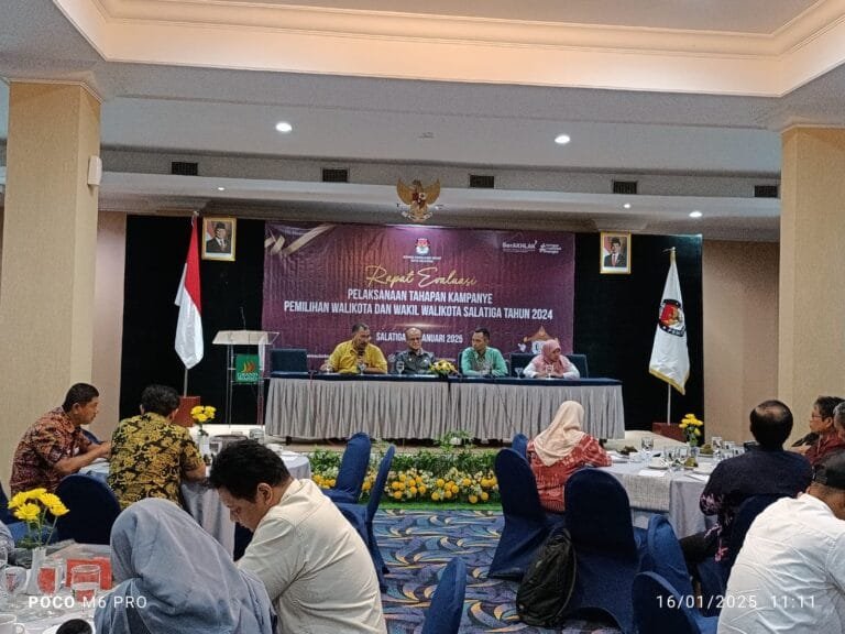 Komisi Pemilihan Umum (KPU) Kota Salatiga menggelar rapat evaluasi tahapan Pemilihan Wali Kota dan Wakil Wali Kota Salatiga 2024, yang berlangsung di Hotel Grand Wahid Salatiga pada Kamis (16/1/2025) sore.