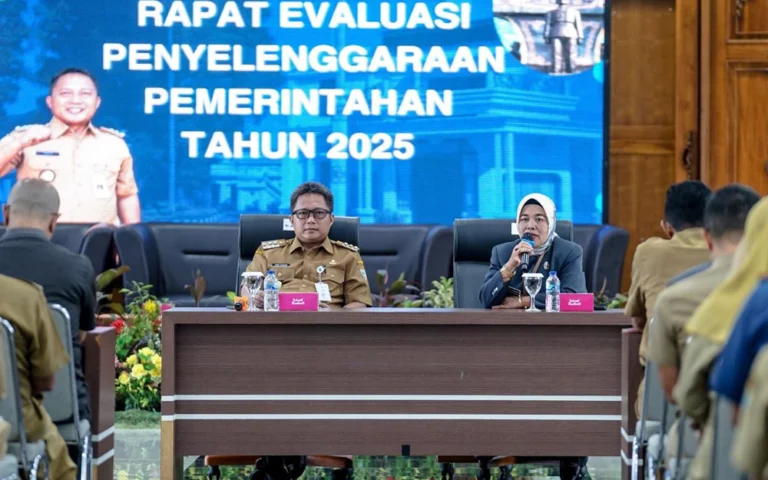 Program Makan Bergizi Gratis (MBG) untuk siswa sekolah akan dilaksanakan di Kota Salatiga mulai awal tahun 2025, seperti ditegaskan oleh Penjabat (Pj) Wali Kota Salatiga, Yasip Khasani, usai memimpin apel di Halaman Pemkot Salatiga pada Senin (6/1/2025).