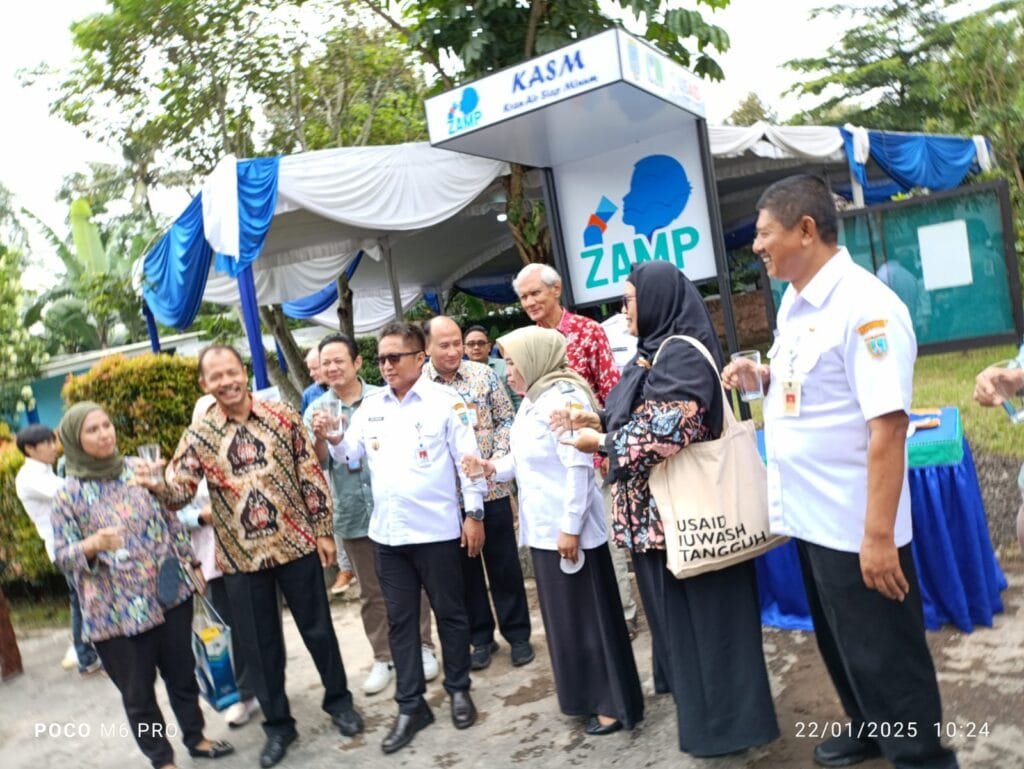 Perumahan Puri Wahid Regency di Kelurahan Randuacir, Kecamatan Argomulyo, Kota Salatiga, Jawa Tengah, menjadi percontohan program Zona Air Minum Prima (ZAMP) yang menyediakan saluran instalasi air siap minum langsung dari keran, diresmikan oleh Penjabat Wali Kota Salatiga Yasip Khasani pada Rabu (22/1/2025).