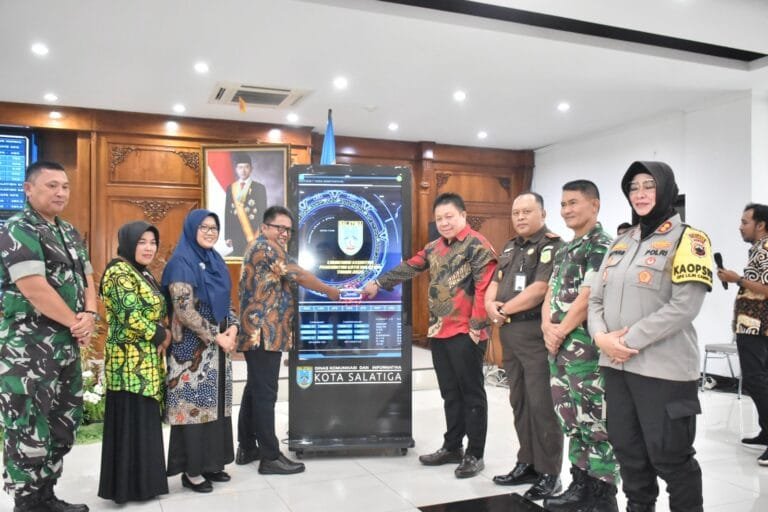 Pada awal tahun 2025, Pemerintah Kota Salatiga diharapkan untuk terus meningkatkan pelayanan publik, hal ini disampaikan oleh Penjabat Wali Kota Salatiga, Yasip Khasani, dalam Sarasehan Awal Tahun 2025 yang dilaksanakan di Ruang Kaloka, Gedung Setda Lantai IV, pada Kamis, 2 Januari 2025.