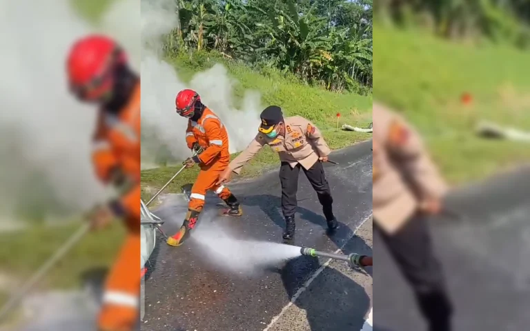 Sebuah kecelakaan karambol melibatkan tiga kendaraan terjadi di Tol Bawen KM 438.100 pada Jumat (3/1/2025) sekitar pukul 07.30 WIB. Kecelakaan ini melibatkan sebuah bus pariwisata Gunung Harta, truk Colt Diesel bermuatan Hidrogen Peroksida, dan mobil Avanza, yang mengakibatkan truk masuk ke parit dan sebagian muatan bahan kimia tumpah ke jalan.