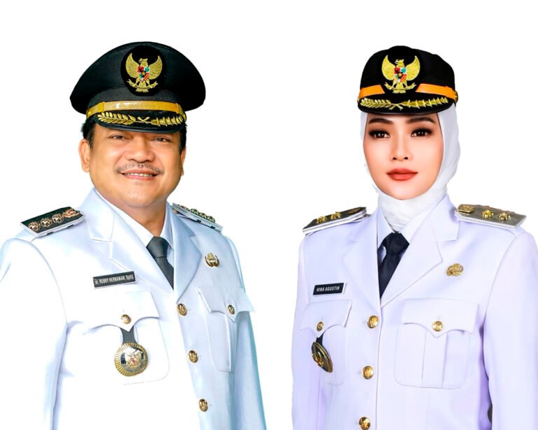 Pasangan dr. Robby Hernawan dan Nina Agustin resmi terpilih sebagai Wali Kota dan Wakil Wali Kota Salatiga periode 2025-2030 setelah ditetapkan oleh KPU dalam Rapat Pleno Terbuka pada 9 Januari lalu. Pelantikan mereka akan dipimpin langsung oleh Presiden Prabowo Subianto di Istana Negara, Jakarta, pada Kamis (20/2/2025). Dalam Pilkada Salatiga 2024, pasangan yang diusung oleh Partai Gerindra dan Partai Demokrat ini meraih kemenangan dengan memperoleh 50.876 suara atau 45,77 persen, mengungguli dua pasangan lainnya.