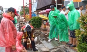 Komisi C DPRD Kabupaten Semarang melakukan inspeksi terhadap pekerjaan tahapan pemberlakuan sistem satu arah di Jalan Jenderal Sudirman, Kecamatan Ambarawa, yang mencakup pembongkaran median jalan, pembangunan gorong-gorong, serta perataan level jalan pada kedua jalur.