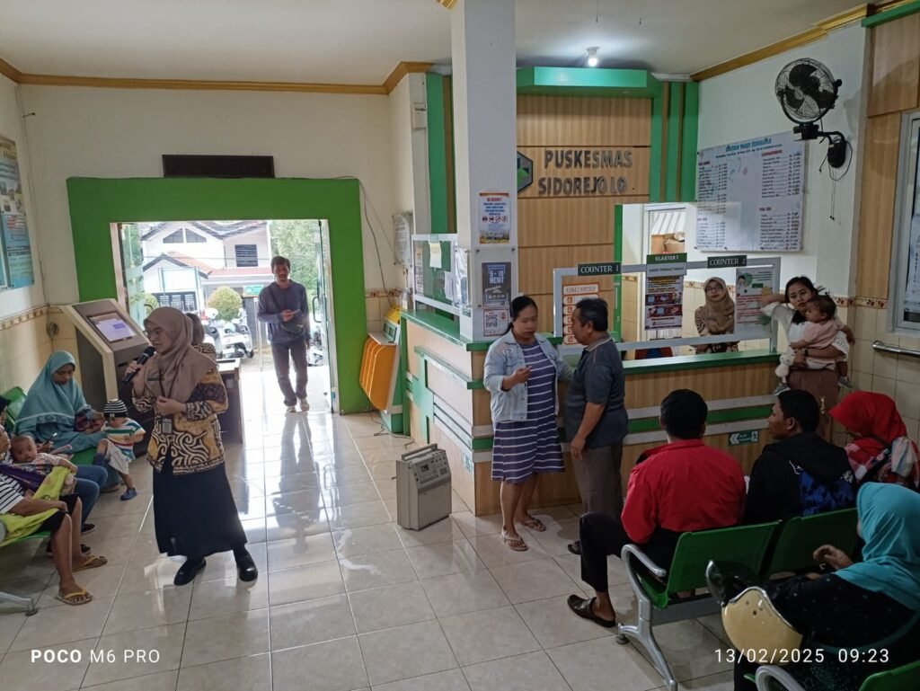 Program Cek Kesehatan Gratis (PKG) yang dimulai sejak Senin (10/2/2025) di Puskesmas Sidorejo Lor, Kota Salatiga, masih sepi peminat dengan hanya enam warga yang memanfaatkannya dalam tiga hari pertama. Petugas Promosi Kesehatan Puskesmas Sidorejo Lor, Roro Arum, menyebut bahwa mayoritas peserta adalah warga usia dewasa dan lansia.