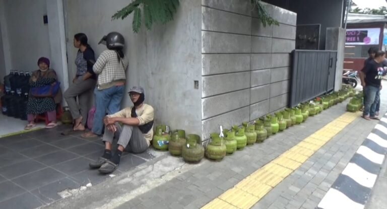 Menjelang pelantikan wali kota baru Salatiga pada Kamis (20/2/2025), Penjabat (Pj) Wali Kota Salatiga, Yasip Khasani, masih menghadapi tiga permasalahan utama yang harus diselesaikan, yaitu kelancaran pasokan gas, penghematan anggaran, dan persiapan transisi pemerintahan.
