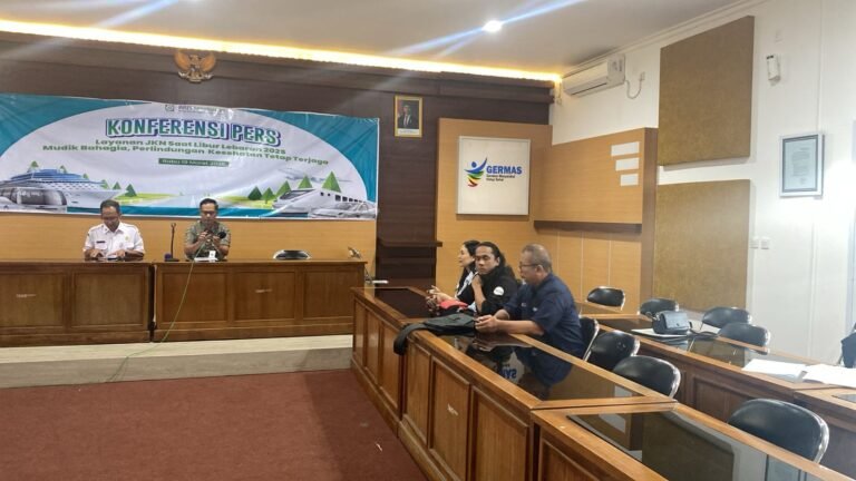 Peserta Jaminan Kesehatan Nasional (JKN) tetap dapat mengakses layanan kesehatan selama cuti bersama dan libur Lebaran 2025, yang berlangsung dari 28 Maret hingga 7 April. BPJS Kesehatan Salatiga bersama Dinas Kesehatan Kota Salatiga berkomitmen mempermudah akses layanan kesehatan dengan menerapkan prinsip portabilitas JKN.