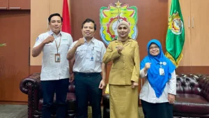 Kepesertaan Program Jaminan Kesehatan (JKN) di Kabupaten Kendal telah mencapai Universal Health Coverage (UHC), menjadi hadiah berharga dari Pemerintah Daerah bagi masyarakat dalam memberikan jaminan pelayanan kesehatan. Bupati Kabupaten Kendal periode 2025-2030, Dyah Kartika Permanasari, menegaskan komitmennya untuk mempertahankan serta meningkatkan cakupan kepesertaan JKN di daerah tersebut.