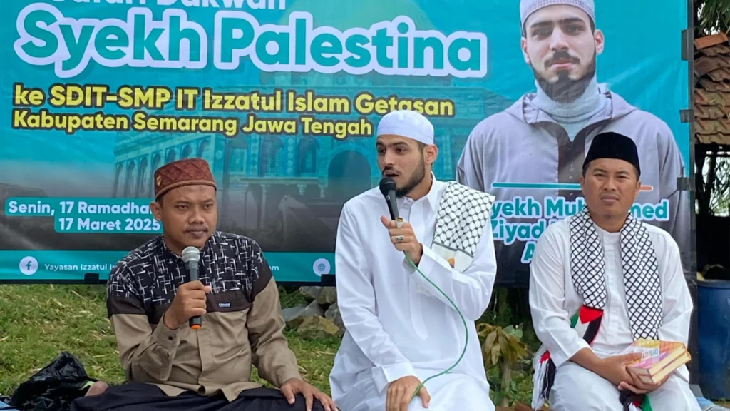 Lapangan SMP IT Izzatul Islam Getasan menjadi tempat berlangsungnya Safari Dakwah yang menghadirkan Syekh Muhammed Ziyad Hassouna Al Hafizh dari Gaza, Palestina. Acara ini dihadiri oleh siswa, guru, serta orang tua, dengan tujuan menyampaikan kondisi terkini Palestina dan memotivasi siswa untuk menghafal Al-Qur'an sejak dini.