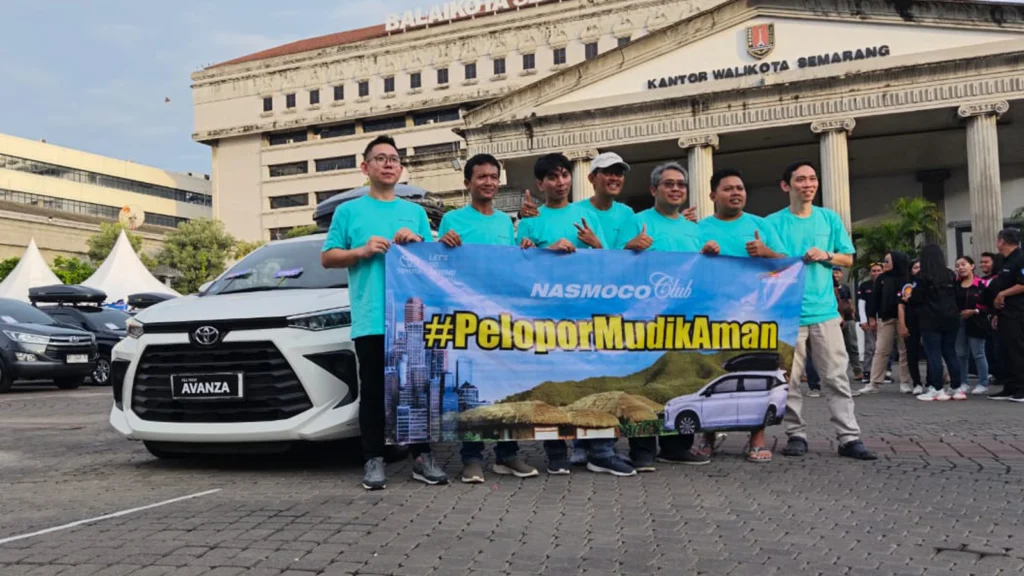 Nasmoco menggelar acara “Nasmoco NgabubuDrive” yang mempertemukan penggemar otomotif, komunitas, dan modifikator mobil di halaman Kantor Balaikota Semarang, Jalan Pemuda Semarang, pada Minggu sore (9/3).