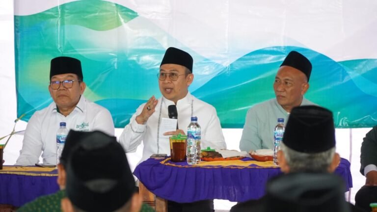 Pengurus Wilayah Nahdlatul Ulama (PWNU) Jawa Tengah akan membahas isu-isu aktual dan strategis yang meresahkan masyarakat dalam rapat pleno yang dijadwalkan pada Sabtu (22/3/2025). Ketua Tanfidziyah PWNU Jateng, KH Abdul Ghoffar Rozin, menyampaikan bahwa rapat akan digelar di aula Gedung PWNU Jateng lantai III, dihadiri oleh pengurus syuriah, tanfidziah, mustasyar, ketua badan otonom NU, serta ketua lembaga NU di lingkungan PWNU Jateng.