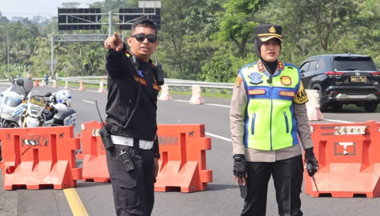 Operasi Ketupat Candi (OKC) 2025 telah resmi berakhir dan Satlantas Polres Semarang melakukan analisa serta evaluasi terhadap pelaksanaan operasi yang berlangsung selama 17 hari tersebut. Evaluasi ini dipimpin oleh Kasat Lantas Polres Semarang, AKP Lingga Ramadhani, yang memberikan keterangan di Ungaran pada Jumat, 11 April 2025.