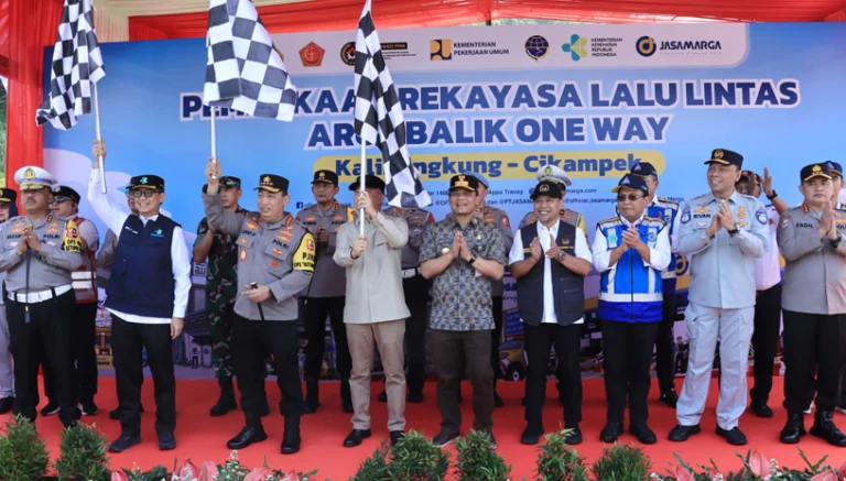 PT Jasa Marga (Persero) Tbk. mendukung pemberlakuan rekayasa lalu lintas One Way Nasional arus balik dari KM 414 Gerbang Tol Kalikangkung Jalan Tol Batang-Semarang hingga KM 70 Jalan Tol Jakarta-Cikampek. Kebijakan ini diambil atas diskresi Kepolisian dan dilakukan langsung oleh jajaran pejabat tinggi seperti Kapolri Jenderal Listyo Sigit Prabowo, Menteri Perhubungan, dan Direktur Utama Jasa Marga.