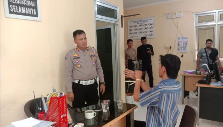 Pelaku tabrak lari yang menyebabkan korban meninggal dunia akhirnya berhasil ditangkap oleh jajaran Satlantas Polres Salatiga. Pelaku diketahui bernama Dimas Aditya, 21 tahun, warga Klopo, Kecamatan Bringin, Kabupaten Semarang, Jawa Tengah, dan ditangkap pada Sabtu, 19 April 2025, di sebuah bengkel cat mobil di wilayah Tengaran, Kabupaten Semarang.