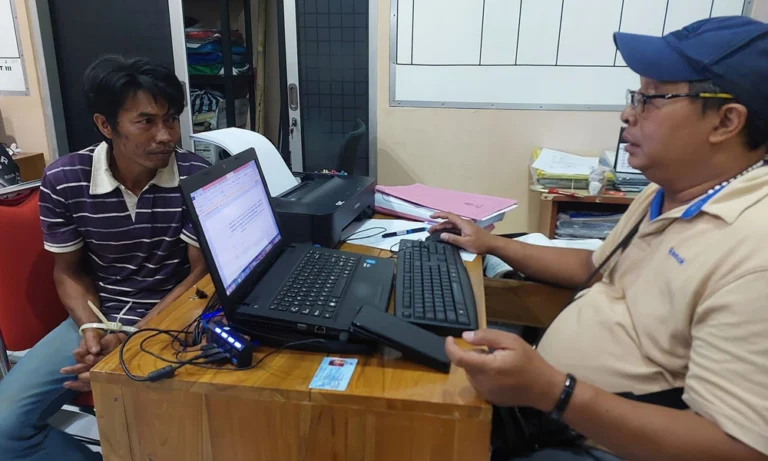 Kebakaran rumah di kawasan Tegalrejo, Argomulyo, Kota Salatiga terungkap sebagai tindakan pidana pembakaran yang disengaja. Kasus ini diungkap oleh Satuan Reskrim (Satreskrim) Polres Salatiga setelah melakukan olah TKP pada waktu kejadian. Kejadian ini terungkap karena adanya kejanggalan yang ditemukan saat identifikasi, mendorong pendalaman terhadap barang bukti dan keterangan saksi.