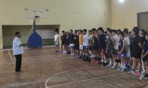 Perbasi Kota Salatiga menggelar seleksi atlet bola basket U-15 di Salatiga dengan dukungan Dinas Pemuda dan Olahraga setempat, menjelang seleksi tingkat provinsi yang akan berlangsung di GOR Sahabat pada 30 Mei. Kegiatan ini dipimpin oleh Ketua Perbasi Arief Sadjiarto dan menyaring lima pemain putra serta lima pemain putri dari berbagai sekolah di Salatiga.