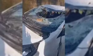 Aksi pencurian tomat berujung pada perusakan mobil oleh warga terjadi di Desa Manggihan, Kecamatan Getasan, Kabupaten Semarang. Empat pria berinisial AR, DF, FR, dan RY yang diduga sebagai pelaku pencurian tomat seberat 50 kilogram diamankan oleh polisi. Kejadian ini berlangsung pada Minggu, 25 Mei 2025 sekitar pukul 00.40 WIB.