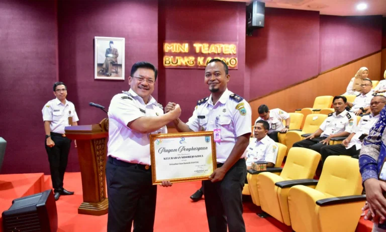 Wali Kota Salatiga Robby Hernawan membuka Kegiatan Pelatihan Agen Statistik Kelurahan sekaligus me-launching Kelurahan Cantik Tahun 2025 di Ruang Mini Theater Gedung DPRD Salatiga pada Rabu, 14 Mei 2025. Acara ini dihadiri oleh narasumber dari BPS, Diskominfo, Bappeda, dan Lurah Randuacir. Kegiatan tersebut bertujuan untuk meningkatkan literasi statistik, kesadaran pentingnya data, serta partisipasi masyarakat dalam pengumpulan dan pemanfaatan data guna mewujudkan satu data pembangunan.
