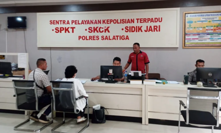 Dugaan penipuan berkedok investasi oleh Koperasi Bahana Lintas Nusantara (BLN) kini meluas ke Salatiga dan menimbulkan korban baru. Dua orang nasabah, masing-masing dari Salatiga dan Demak, resmi melaporkan kerugian ke Polres Salatiga pada Jumat, 23 Mei 2025. Laporan ini muncul setelah para korban tidak dapat mencairkan uang investasi dan keuntungan yang dijanjikan, bahkan komunikasi dengan pemilik koperasi, Nicholas Nyoto Prasetyo, tidak membuahkan hasil.