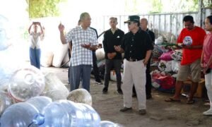 Wali Kota Salatiga Robby Hernawan melakukan inspeksi mendadak ke TPS3R Bulu di Kelurahan Tegalrejo pada Jumat, 30 Mei 2025, untuk meninjau langsung proses pengelolaan sampah yang dilakukan di lokasi tersebut. Didampingi oleh Asisten Perekonomian dan Pembangunan Sekda sekaligus Plt. Kepala Dinas Lingkungan Hidup, BPH Pramusinto, Robby memantau alur pengolahan sampah mulai dari drop off, pemilahan manual, hingga pemrosesan dengan mesin gibrik dan pirolisis.