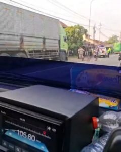 Kecelakaan-Truk-Pikap-Tabrak-Truk-di-Jalan-Pantura-Patebon