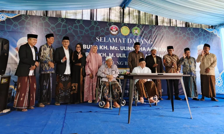 Pondok Pesantren Tahfidh Yanbu'ul Quran Salatiga, Jawa Tengah, resmi beroperasi pada Kamis (1/5/2025), menawarkan pendidikan kepesantrenan untuk jenjang SD putra-putri, SMP dan SMA putri. Inisiatif ini dirintis mantan Wali Kota Salatiga Yuliyanto, dengan dukungan Yayasan Arwaniyyah Kudus dan Yayasan Karantina Tahfid Al Quran Nasional (YKTN) Salatiga, serta diresmikan oleh tokoh agama seperti KH. Mc. Ulinnuha Arwani dan KH. Ulil Albab Arwani.