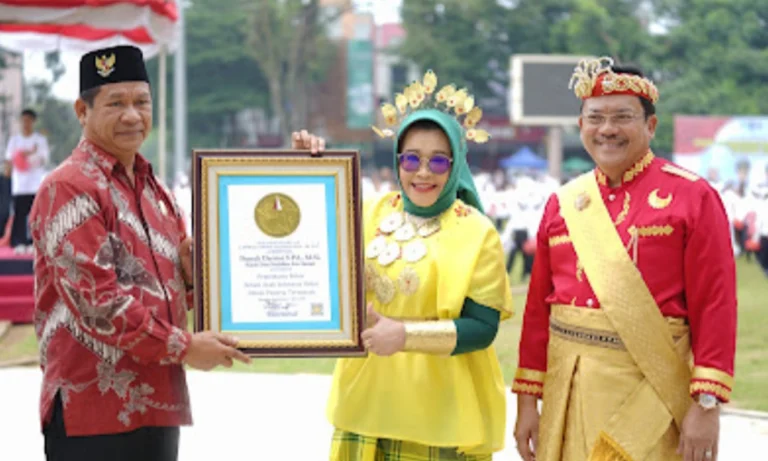 Sebanyak 2.555 siswa SD dan SMP berhasil memecahkan rekor senam anak Indonesia Hebat yang dicatat Lembaga Prestasi Indonesia Dunia (Leprid) di Alun-alun Pancasila, Kota Salatiga pada Jumat, 2 Mei 2025. Kegiatan ini melibatkan para pelajar dari seluruh wilayah Kota Salatiga. Acara ini berlangsung bertepatan dengan peringatan Hari Pendidikan Nasional.