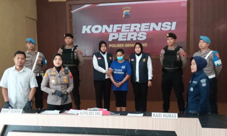 Pariyah (42), seorang buruh pabrik asal Desa Sugihan, Tengaran, Kabupaten Semarang, tega membekap dan membuang bayi perempuan yang baru dilahirkannya. Aksi keji tersebut dilakukan oleh Pariyah, ibu kandung bayi, yang nekat menyimpan jasad bayinya di jok sepeda motor sebelum akhirnya membuangnya ke semak-semak di tepi jalan Kalijali, Barukan, Tengaran.