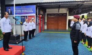 Rutan Salatiga menggelar deklarasi dan ikrar “Perang Melawan Narkoba” yang dipimpin langsung oleh Kepala Rutan, Anton Adi Ristanto, di Salatiga pada Rabu, 28 Mei, sebagai bentuk komitmen tegas memberantas penyalahgunaan narkoba dan peredaran handphone di lingkungan rutan. Kegiatan ini melibatkan seluruh jajaran Rutan dan mendukung penuh arahan Menteri Imigrasi dan Pemasyarakatan Jenderal (Purn) Agus Andrianto serta Dirjen Pemasyarakatan Irjen Pol. Mashudi.